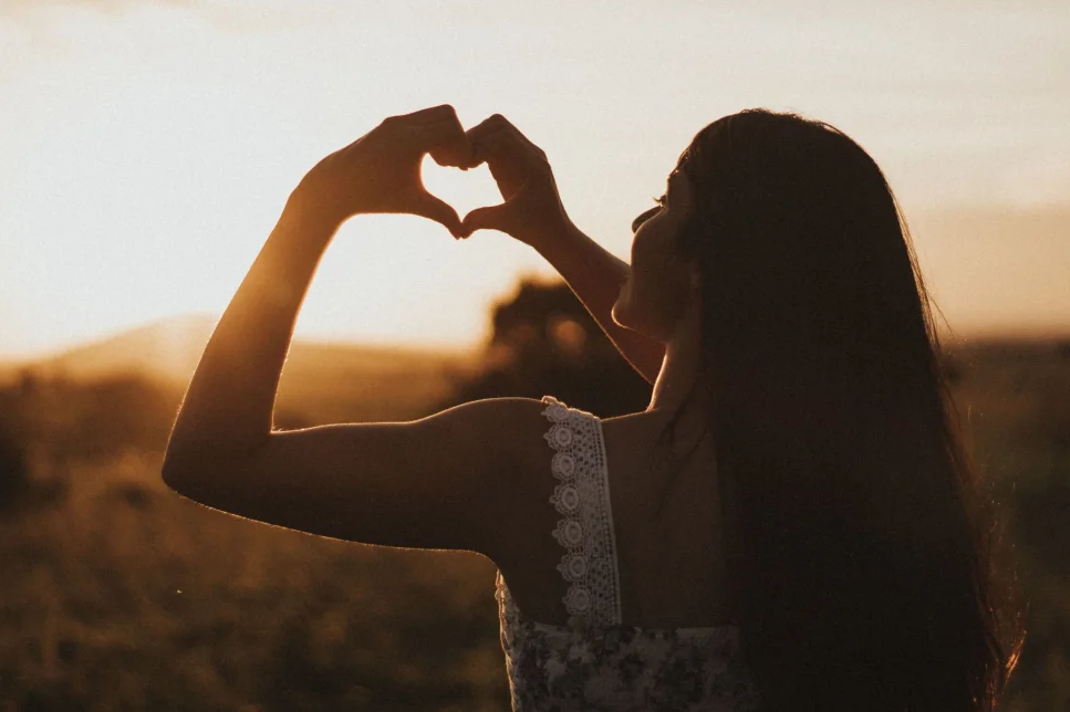 El lenguaje del amor propio: cómo hablarte como lo haría tu mejor amigo